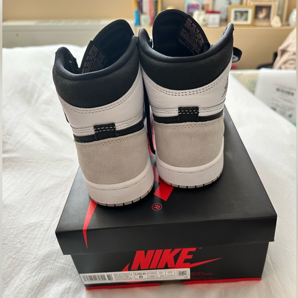 Nike Air Jordan 1 Retro High OG - Picture 3 of 9